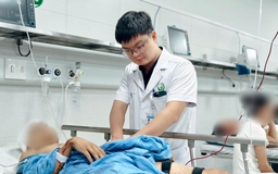 Vụ xe khách lao khỏi cao tốc, 4 người chết: Đang cứu chữa nhiều nạn nhân đa chấn thương