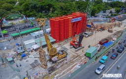Toàn cảnh TP.HCM thi công ga ngầm metro số 2 trước công viên Lê Thị Riêng
