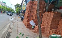 Cửa hàng vật liệu xây dựng lấn chiếm vỉa hè