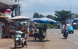 Lấn đường buôn bán gây nguy hiểm