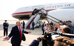 Ông Trump lần đầu bay trên chuyên cơ 400 triệu USD do Qatar tặng