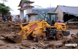 Đội cứu hộ vượt 700km tới Mường Than: 'Chừng nào bà con ổn định, chúng tôi mới ra về'