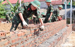 Những móng nhà mới đầu tiên sau lũ tại Mường Than: 'Sau cơn mưa trời lại sáng'