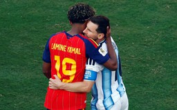 Bức tranh tường khắc họa khoảnh khắc của Messi và Yamal ở chung kết World Cup bị phá hoại