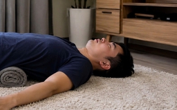 Cách giảm đau lưng do ngồi cả ngày