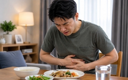 Vì sao vừa ăn xong là đau bụng? Bác sĩ nêu nguyên nhân thường gặp