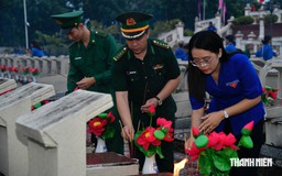 Hơn 400 đoàn viên thắp nến tri ân tại Cà Mau