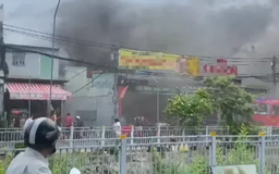 Cháy nhà Kênh 19-5, khu dân cư nháo nhào