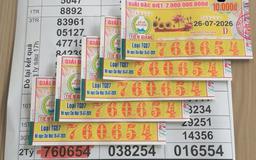 Nhờ người bán dạo rút hộ 5 tờ, trúng độc đắc 10 tỉ xổ số miền Nam