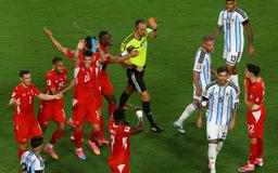 FIFA và IFAB bất đồng sâu sắc về VAR trận Argentina thắng Thụy Sĩ: Embolo có đáng bị đuổi?

