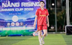 Cô gái được gọi là 'hoa khôi bóng đá'