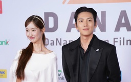 Nữ TikToker sải bước cùng Ji Chang Wook tại DANAFF là ai?