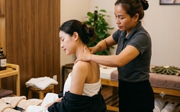 Đau cổ vai gáy: Khi nào nên xoa bóp, khi nào phải đi khám?
