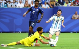 Khoảnh khắc thủ thành Vozinha chặn đứng cú sút của Messi gây sốt: Đỉnh cao đời người!