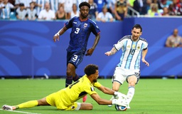 Messi nói đùa mà… rất thật ‘cầu thủ Cabo Verde đá tôi tơi tả, rồi xin chữ ký’