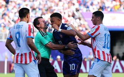 Báo Pháp ‘ghét’ trọng tài Uzbekistan đỉnh điểm, thủ môn Paraguay thuật lại chuyện bị Mbappe từ chối bắt tay
