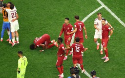 HLV Tây Ban Nha gây sốt với cảnh ôm Ronaldo: 'Tôi ngưỡng mộ giá trị anh ấy…’