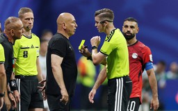 VAR tua ngược quá xa để hủy bàn thắng của Ai Cập, Argentina hưởng lợi: Công nghệ được phép can thiệp đến đâu?