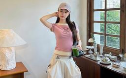 Tôn dáng sành điệu với áo thun ôm chuẩn xu hướng