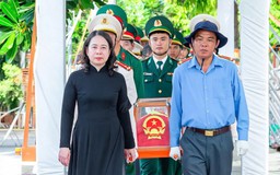 Phó chủ tịch nước Võ Thị Ánh Xuân dự lễ an táng hài cốt liệt sĩ An Giang