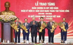 Trao Huân chương Hồ Chí Minh tặng 5 nguyên Ủy viên Bộ Chính trị