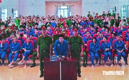 Ca sĩ Chi Dân cài ma túy vào dây đồng hồ, pha 'nước vui' vào nồi inox