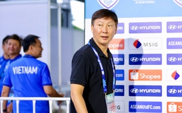 HLV Kim Sang-sik chuẩn bị cho trận thắng Thái Lan từ lúc  đấu… Campuchia và Timor Leste