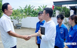 Trưởng khu phố tuổi 22 ở Quảng Ninh, tốt nghiệp đại học xuất sắc
