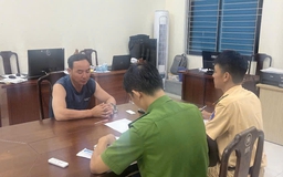 Trốn truy nã trên xe khách đến Huế thì bị CSGT bắt giữ
