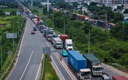 Cửa ngõ phía đông TP.HCM ùn tắc ngày đầu kỳ nghỉ lễ 2.9