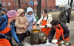 Vòng tay Việt - Nga: Nối nhịp yêu thương nơi xứ người Vòng tay Việt - Nga: Nối nhịp yêu thương nơi xứ người