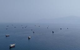 Mỹ tấn công một đảo ở eo biển Hormuz, Iran lập tức đáp trả