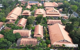 Hai thiền viện Trúc Lâm cạnh nhau trên quốc lộ 51 nhìn từ trên cao Hai thiền viện Trúc Lâm cạnh nhau trên quốc lộ 51 nhìn từ trên cao