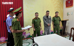 Bắt 4 xe tải chở gần 50 tấn hàng lậu qua biên giới
