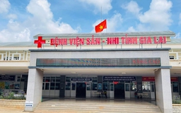 Bé gái 4 tuổi tử vong với triệu chứng bệnh dại sau khi chơi với mèo