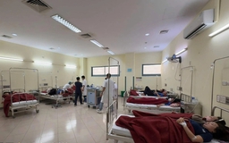 Hơn 50 người thuộc công ty dệt may cấp cứu ở Bệnh viện Trung ương Huế