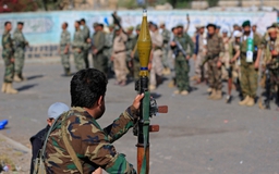 Bước tiến của Houthi đe dọa 'yết hầu' biển Đỏ