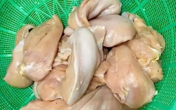 Lãnh đạo Hà Nội yêu cầu làm rõ vụ tôm ươn, thịt 'bốc mùi' vào trường học
