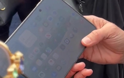 Một đoạn video khiến màn hình iPhone Duo bị đặt dấu hỏi Một đoạn video khiến màn hình iPhone Duo bị đặt dấu hỏi