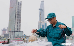 Pháo hoa mừng Quốc khánh ở sông Sài Gòn tạo hình cây tre, vận hành tự động