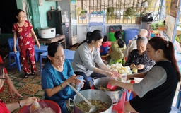 Nguyện giữ bếp cơm đỏ lửa đến cuối đời