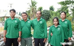 Những nông dân làm sạch đường quê Những nông dân làm sạch đường quê