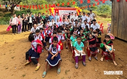 Mang niềm vui ngày đầu năm học mới lên với học sinh ở 'lưng chừng đỉnh trời'