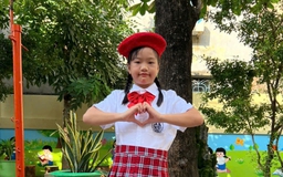 Con hứa sẽ cố gắng học tập không làm cô chú thất vọng
