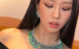 Jisoo (BlackPink) gây choáng với bộ trang sức gần 20 tỉ đồng Jisoo (BlackPink) gây choáng với bộ trang sức gần 20 tỉ đồng