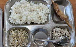 Hà Nội: Học sinh nhiều trường đầu giờ chiều mới được ăn trưa, suất ăn 'quá chán'
