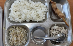 Hà Nội yêu cầu kiểm tra ngay những bữa ăn bán trú bị phản ánh