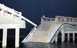 Sập dầm cầu Đen ở Quảng Nam