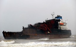 Nỗ lực cứu hộ 5 thuyền viên nước ngoài gặp nạn
