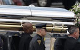 Âm nhạc tràn ngập trong lễ tang của Whitney Houston